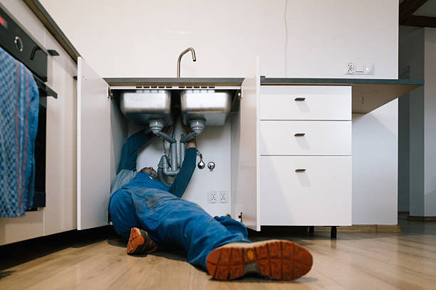 Professional Pipe Repair technician working in Damon, TX